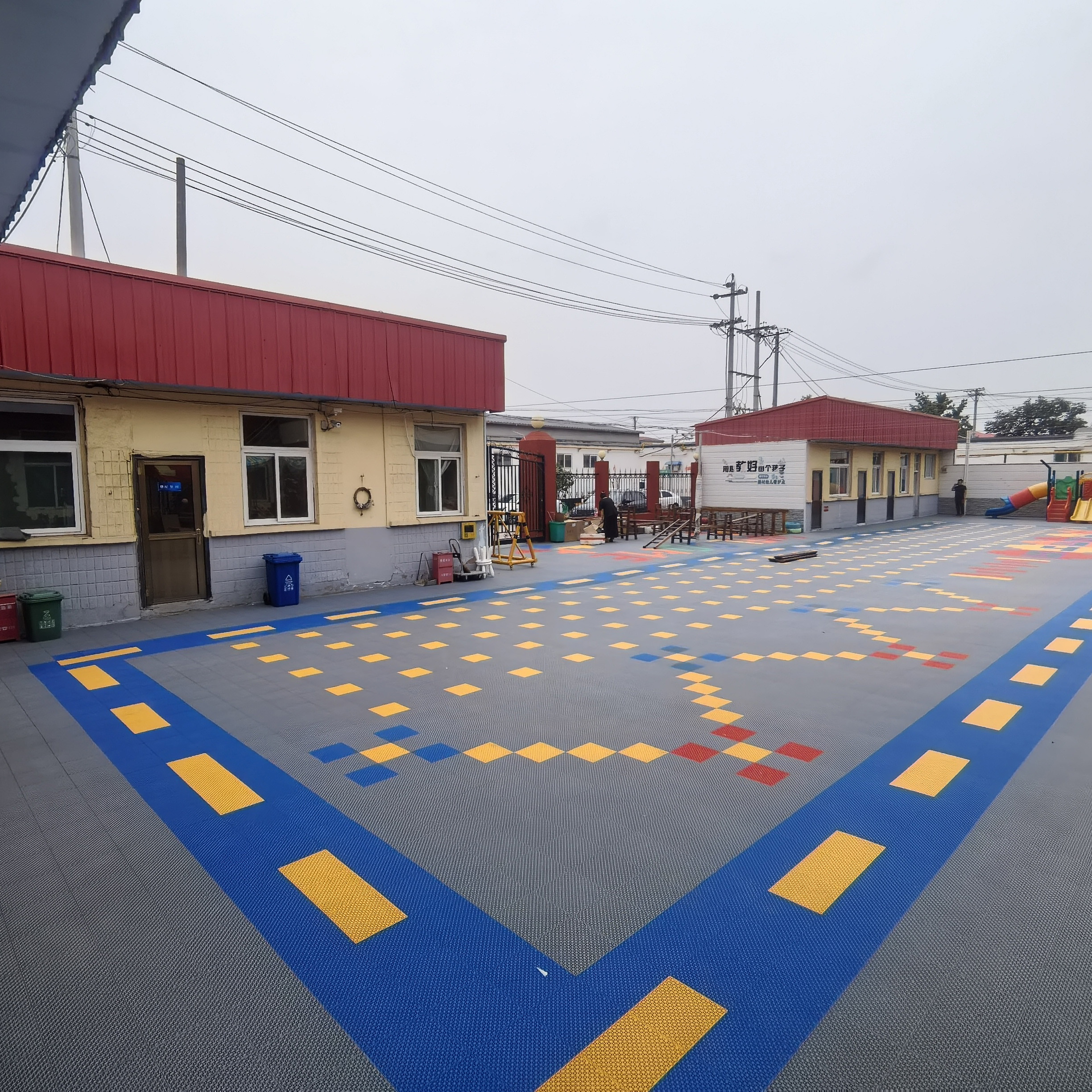 OEM Customized Indoor/Outdoor  - Outdoor Sport Court Flooring のレビューと価格