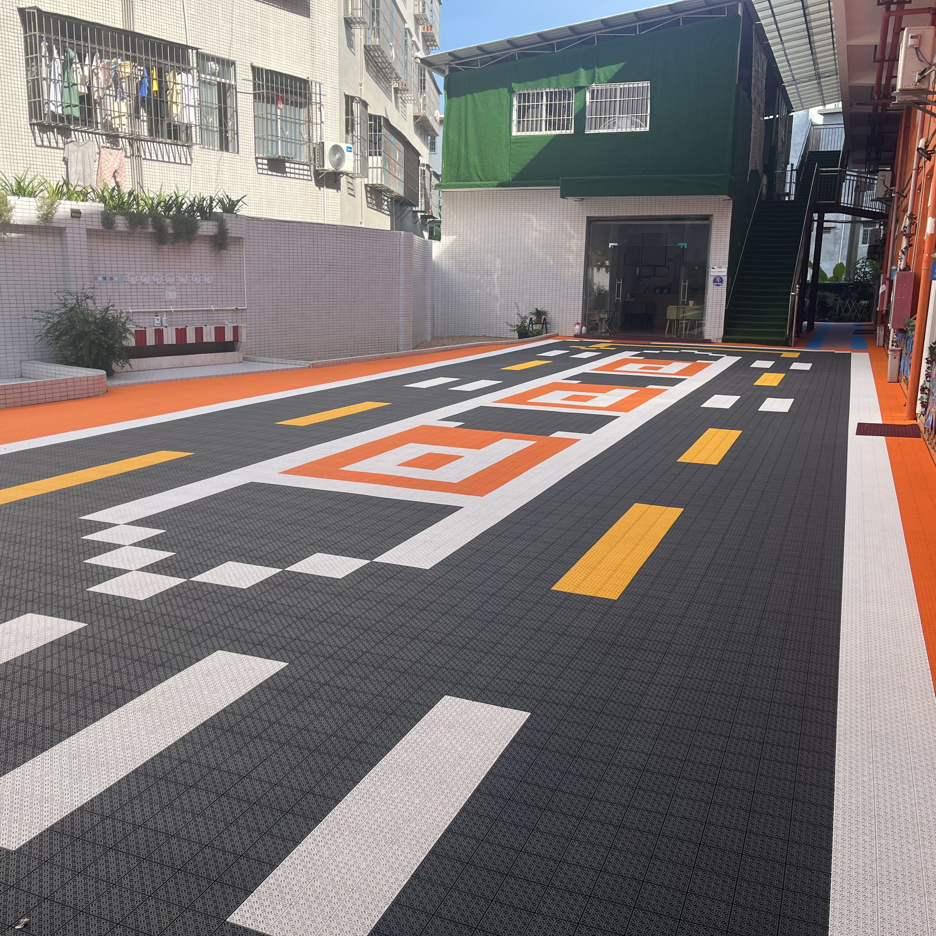 OEM Customized Indoor/Outdoor  - Outdoor Sport Court Flooring のレビューと価格